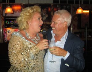 Zangeres Karin Bloemen, Lang leven Willem Kool!!