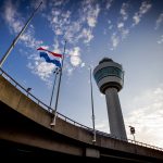 2014-11-10 15:07:17 SCHIPHOL - De Nederlandse vlag hangt op luchthaven Schiphol halfstok op de dag van de nationale herdenking van de ramp met vlucht MH17. ANP ROBIN VAN LONKHUIJSEN
