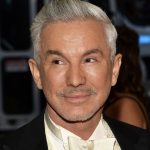 2015-05-04 18:14:29 epa04733534 Baz Luhrmann arrives for the 2015 Anna Wintour Costume Center Gala held at the New York Metropolitan Museum of Art in New York, New York, USA, 04 May 2015. The Costume Institute will present the exhibition 'China: Through the Looking Glass' at The Metropolitan Museum of Art from 07 May to 16 August 2015.  EPA/JUSTIN LANE