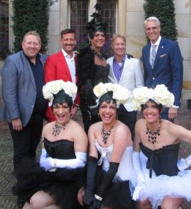 statieportret: Kees Hogetoorn, Jan Nieuwenhuis, Frank Sanders, OUTTV (Gay Lifestyle TV) Marc Putman, (General Manager the Grand) Remco Groenhuijzen & The Rosettes (Vlnr.)