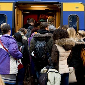 Reizigers klagen over volle treinen NS