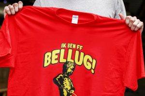 Voetbalshop maakte T-shirts met daarop afgedrukt Ik ben ff Bellug.