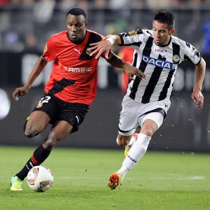 2011-11-30 16:24:30 Rennes' Togolese striker Razak Boukari (L) fights for the ball with Udinese's Chilean midfielder Mauricio Anibal Isla Isla during the Group I UEFA Europa League football match Rennes vs Udinese on November 30, 2011 at the route de Lorient stadium in Rennes, western France. AFP PHOTO DAMIEN MEYER